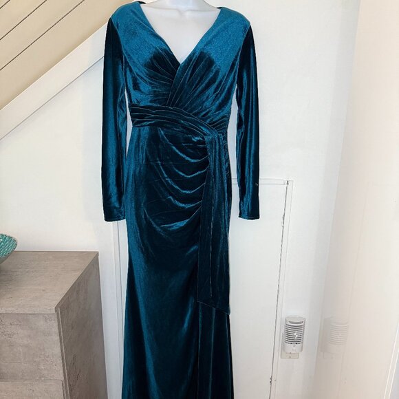 ELEGANT Teal Velvet Long-Sleeve Full-length Gown Dress, SIZE XS-S - Picture 1 of 5